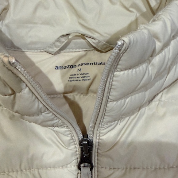 Amazon Essentials Water-Resistant Lightweight Packable Puffer Vest Bundle - Picture 4 of 10